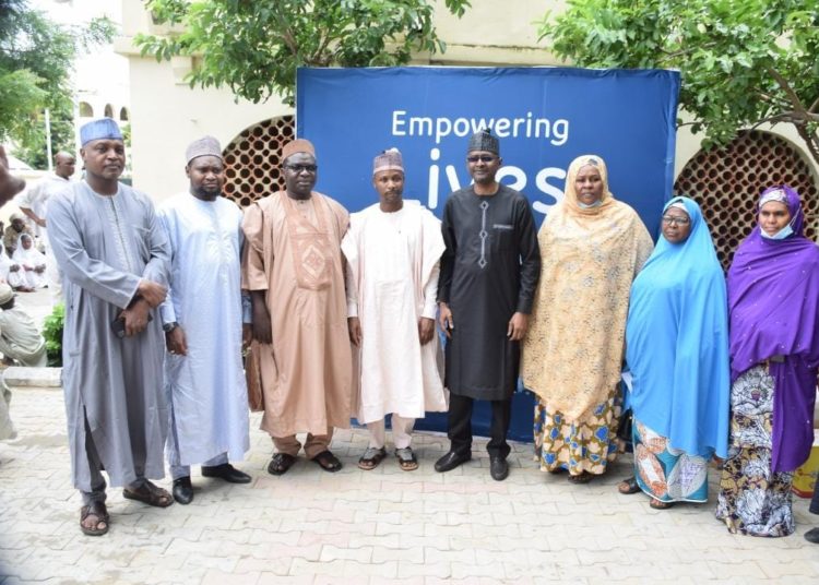 L-R: Director-General, Drugs Medical and Consumable Supply Agency, Kano State, Pharmacist Hisham Imamudeen; Director-General, Hospital Management Board, Kano State, Dr. Nasiru Alhassan Kabo; Director-General, Kano State Agency for control of AIDS, Dr. Sabitu Y. Shuaibu Shanono; Commissioner, Kano State Ministry of Health, Dr. Aminu Ibrahim Tsanyawa; Executive Director, Public Sector, First Bank Of Nigeria Limited, Mr. Abdullahi Ibrahim; commissioner, Ministry of Women Affairs and Social Development, Dr. Zahra’u Mohammad Umar; Permanent Secretary, Ministry of Health, Haj. Amina A. Musa and Executive Secretary, Kano State Contributory Healthcare Management Agency, Dr. Halima Mijinyawa at the Murtala Muhammad Specialist Hospital Kano where the Bank empowered 100 women with relief empowerment packages and supported 50 women to undergo Vesicovirginal Fistula (VVF) surgery in the state as part of the activities organised to commemorate the 2022 edition of the FirstBank annual CR&S Week. The event was held yesterday.