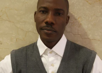 Why Do Fintech Firms Hire  Flight-risk Talents?