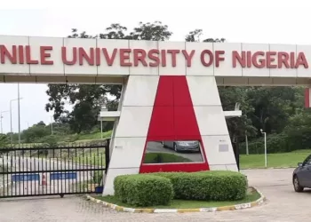 Nile Varsity Produces 800 Graduates, Rewards Best Students