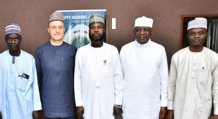 L-R: Dr. Abdoulie Momodou Tekanyi incoming HOD, department of Telecommunications Engineering, ABU Zaria, Juergen Peschel, CEO, 9mobile, Deputy Vice Chancellor Admin, ABU Zaria, Prof. Ahmed Doko Ibrahim, Abdulrahman Ado, Executive Director, Regulatory and Corporate Affairs, 9mobile and outgoing HOD, department of Telecommunications Engineering, ABU Zaria Prof. A.D. Usman during 9mobile’s visit to ABU Zaria recently.