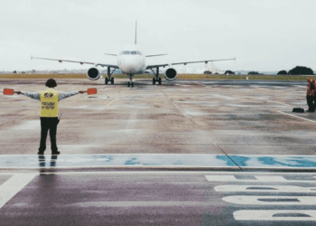 Government Reviews Air Traffic Controllers’ Retirement Age To 65